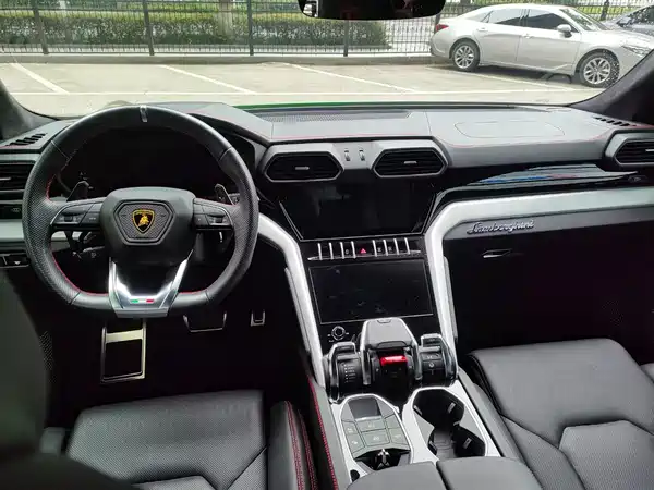 Lamborghini Urus 2021