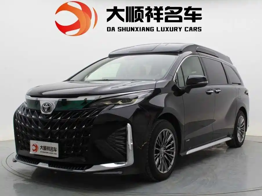 Toyota Granvia — фото 1