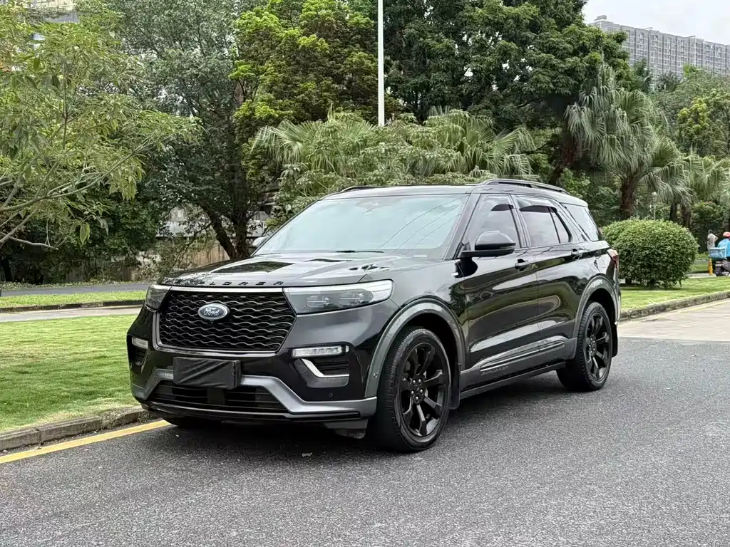 Ford Explorer 2021 — фото 1