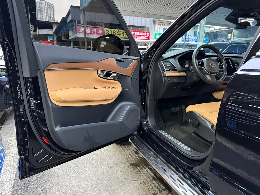 Volvo XC90 2018 — фото 10