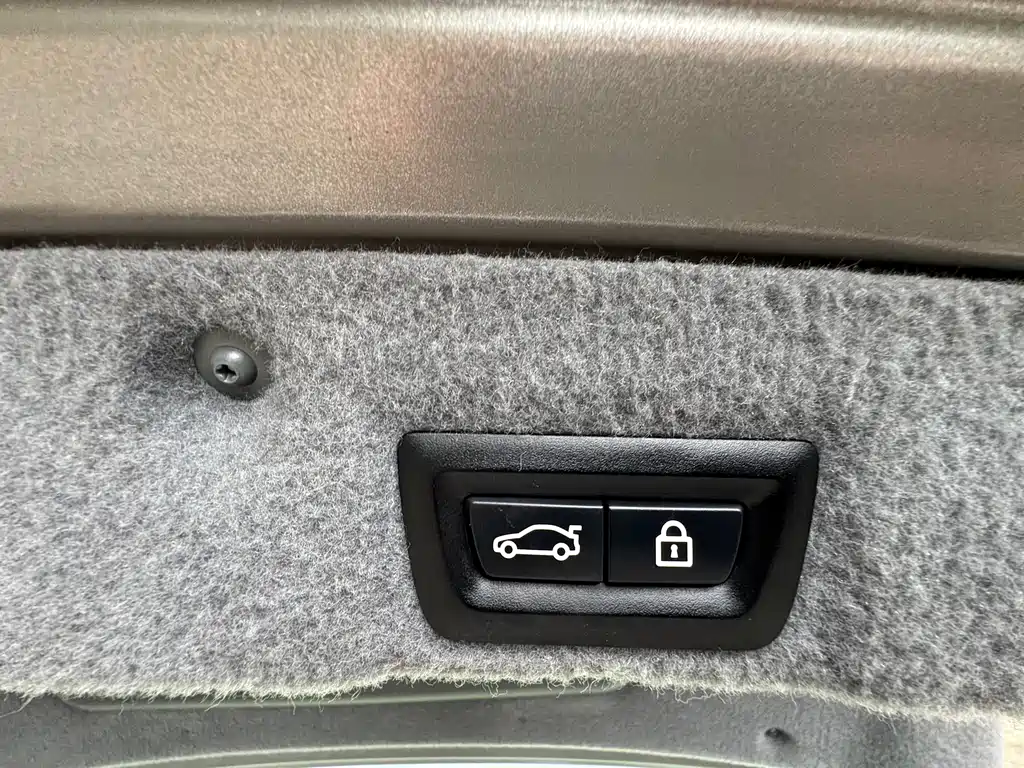 BMW 7 Series 2011 — фото 17