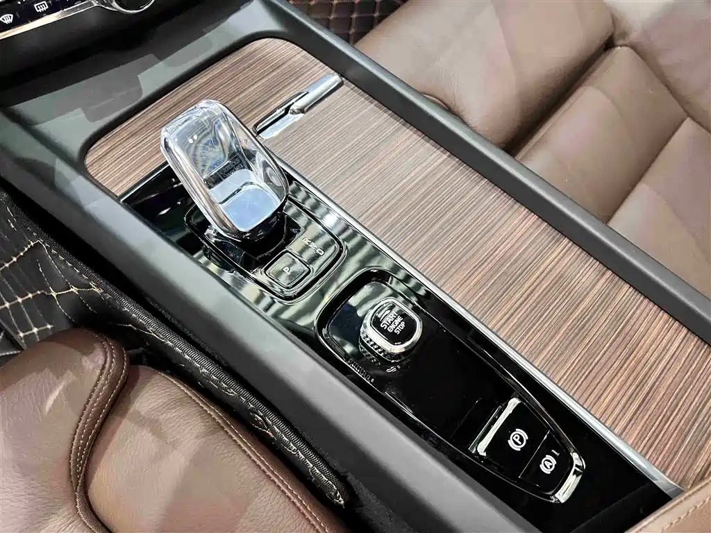 Volvo XC60 PHEV 2023 — фото 16