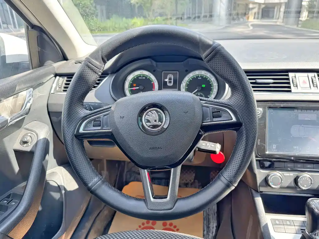Skoda Octavia 2018 — фото 21