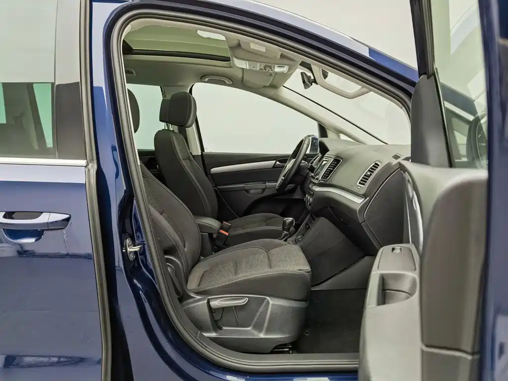 Volkswagen Sharan 2018 — фото 23