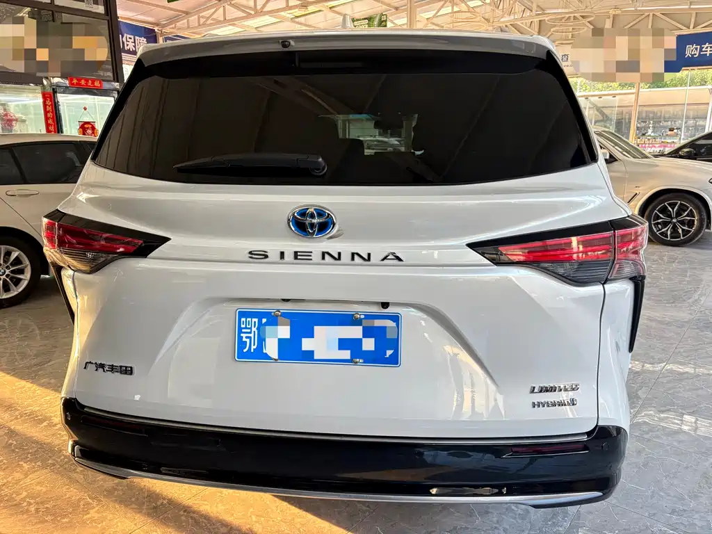 Toyota Sienna 2022 — фото 16