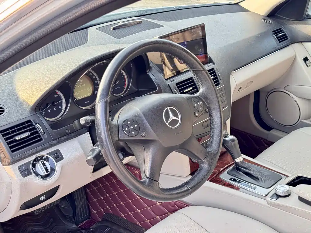 Mercedes-Benz C-Class 2011 — фото 11