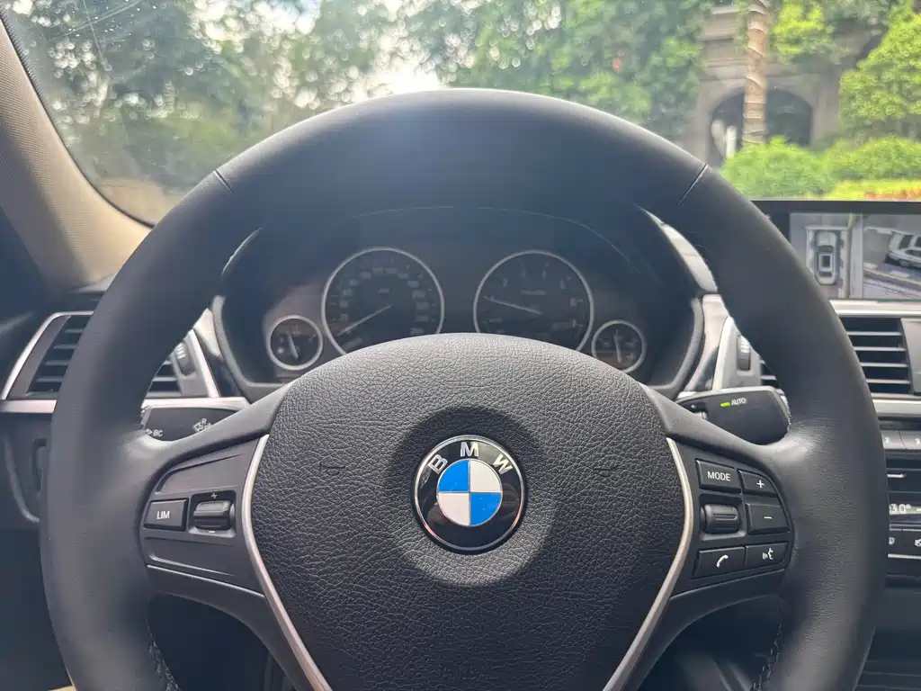 BMW 3 Series 2019 — фото 11