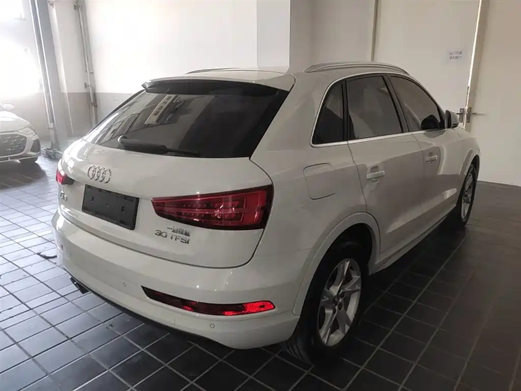 Audi Q3 2018 — фото 12