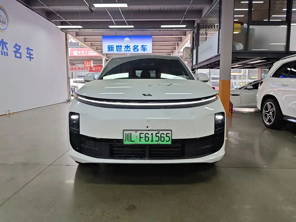 Li Auto Li L6 2025