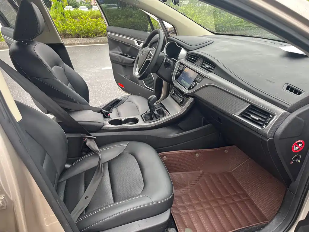 Geely Emgrand GS 2018 — фото 11