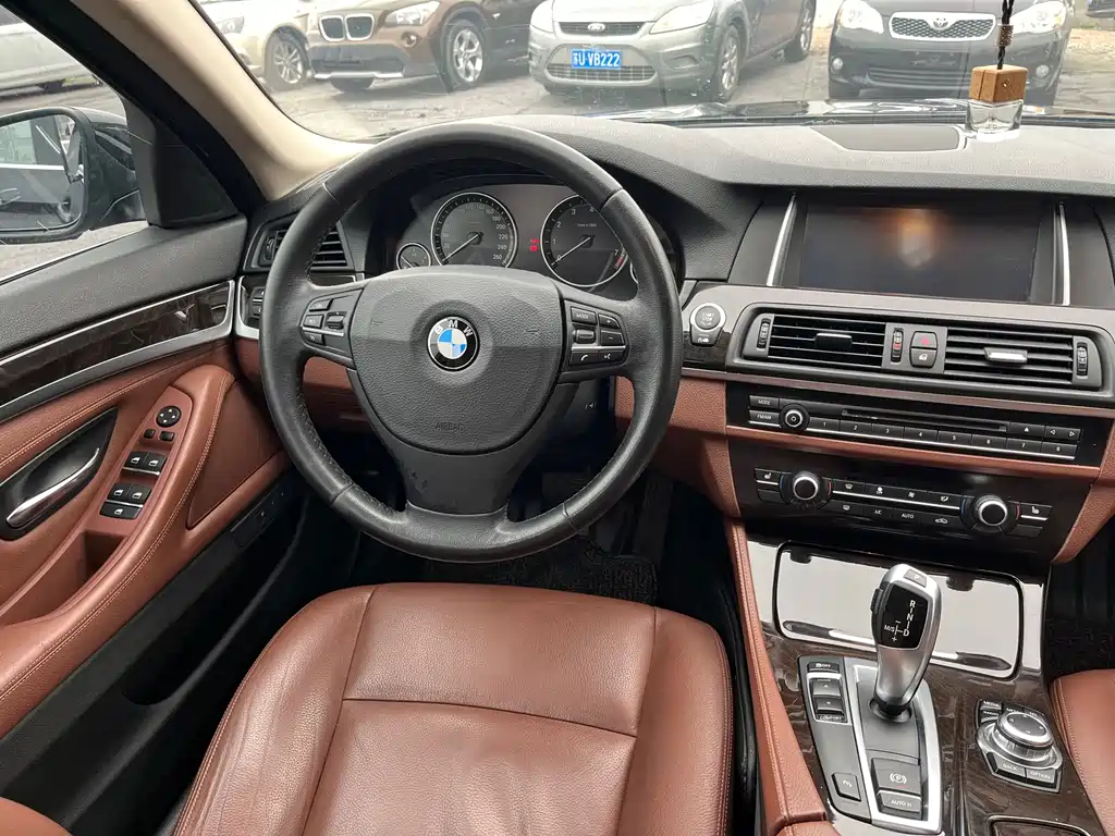 BMW 5 Series 2014 — фото 11