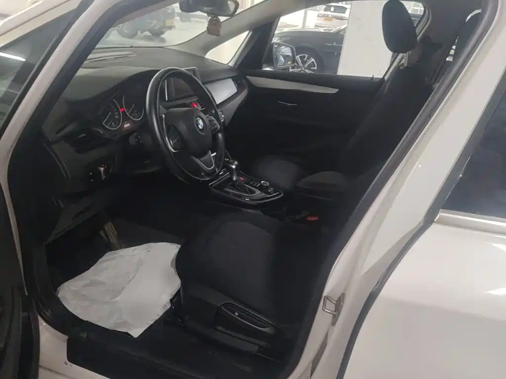 BMW 2 Series Active Tourer 2018 — фото 15
