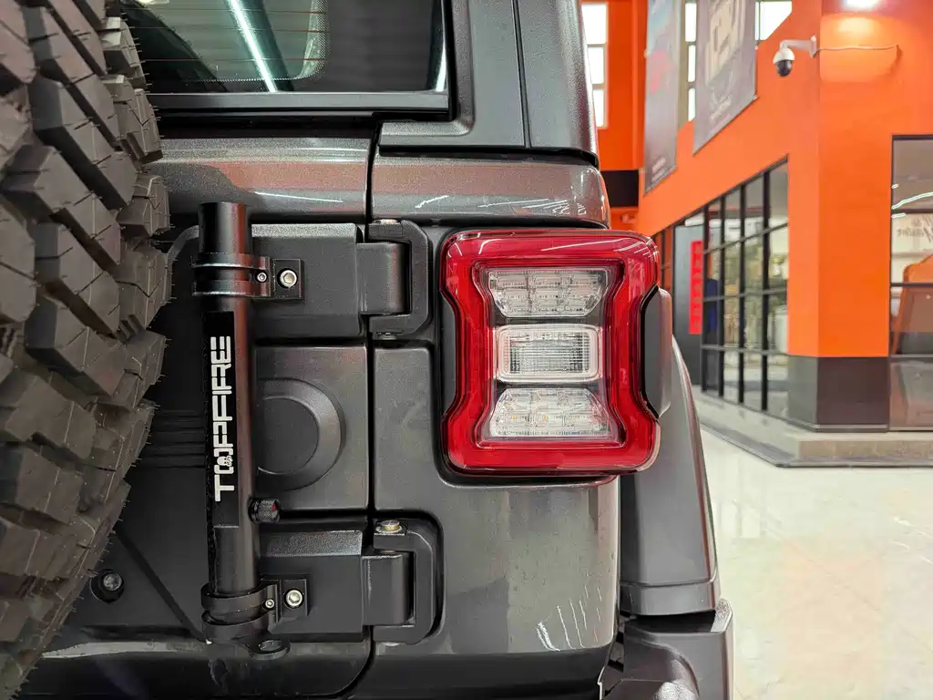 Jeep Wrangler 2021 — фото 10
