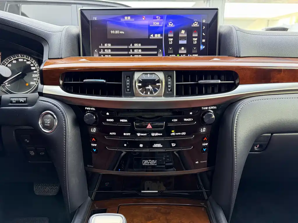 Lexus LX 2017 — фото 18