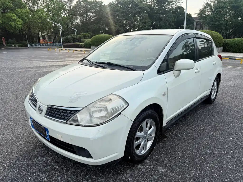 Nissan Tiida 2006