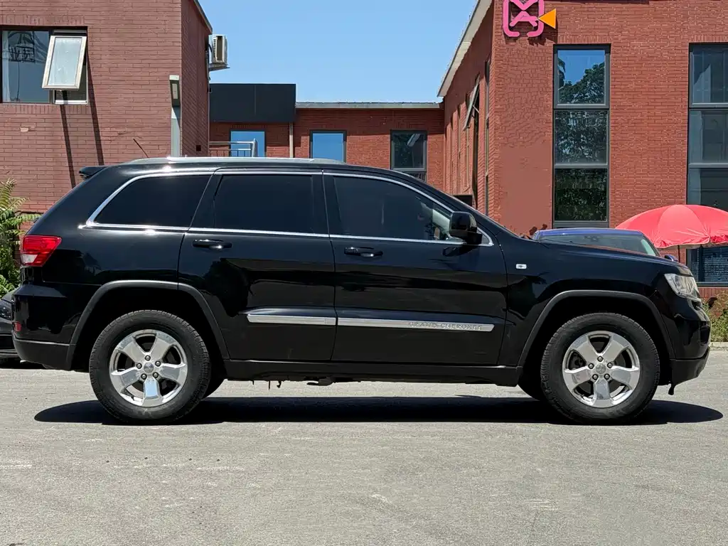 Jeep Grand Cherokee 2012 — фото 4