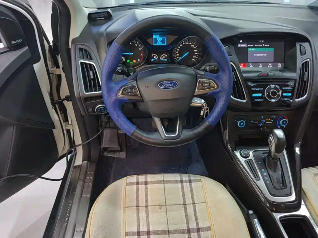 Ford Focus 2019 — фото 11