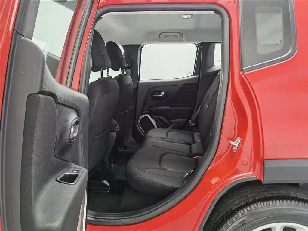 Jeep Renegade 2016 — фото 15