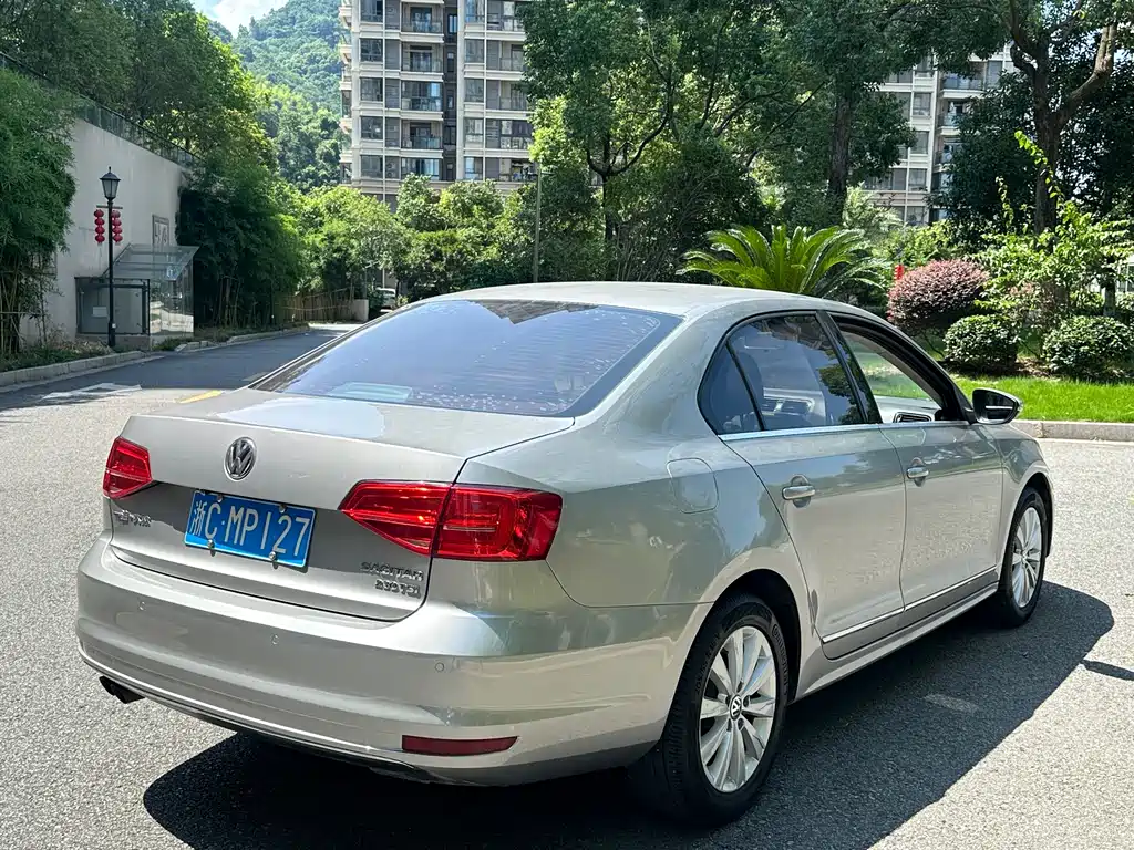 Volkswagen Sagitar 2016
