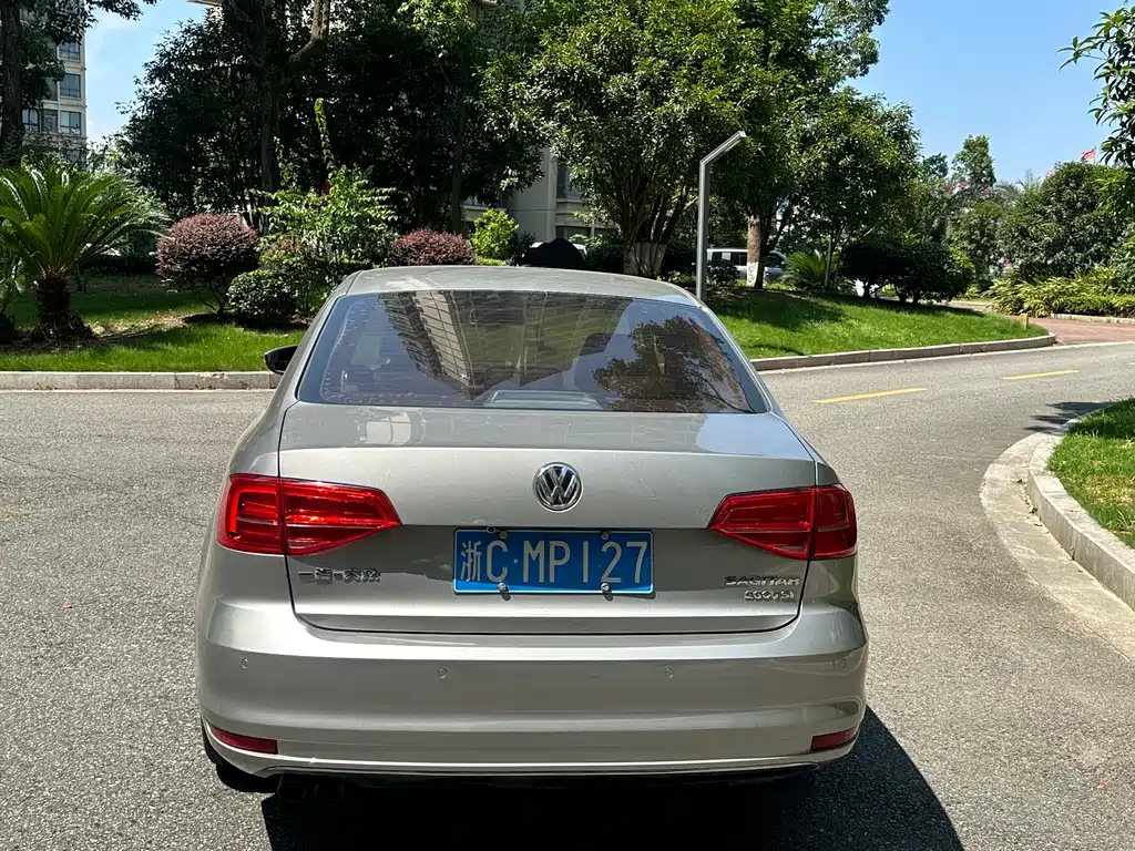 Volkswagen Sagitar 2016