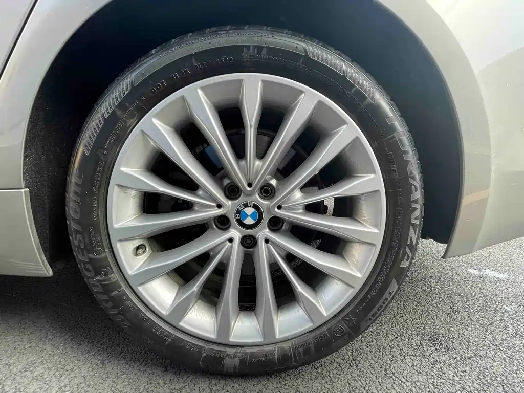BMW 5 Series 2018 — фото 18
