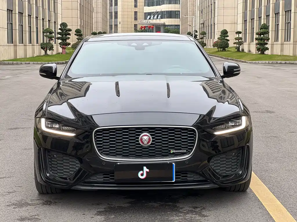 Jaguar XEL 2020 — фото 2