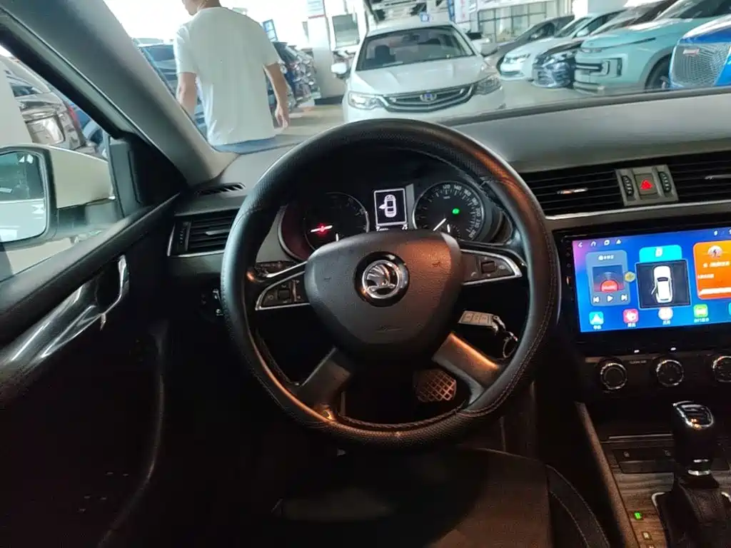 Skoda Octavia 2016 — фото 11
