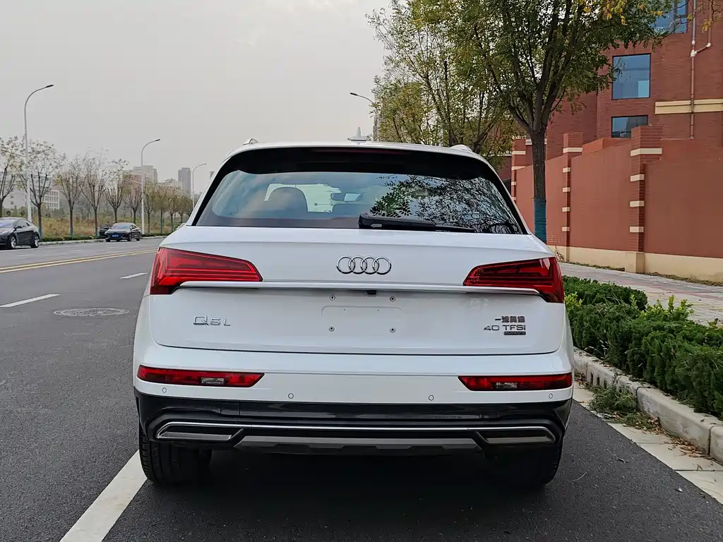 Audi Q5L 2023 — фото 28