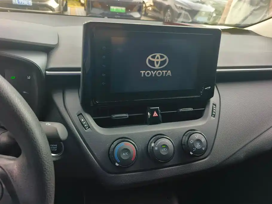 Toyota Corolla 2023 — фото 13