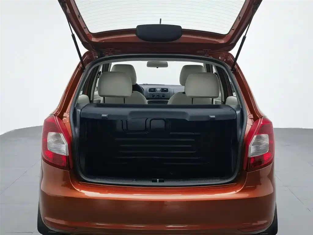 Skoda Fabia 2014 — фото 16