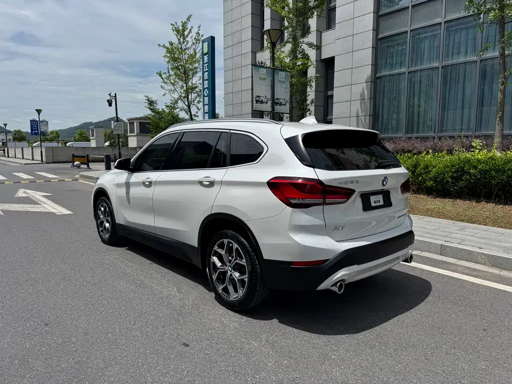 BMW X1 2022 — фото 5