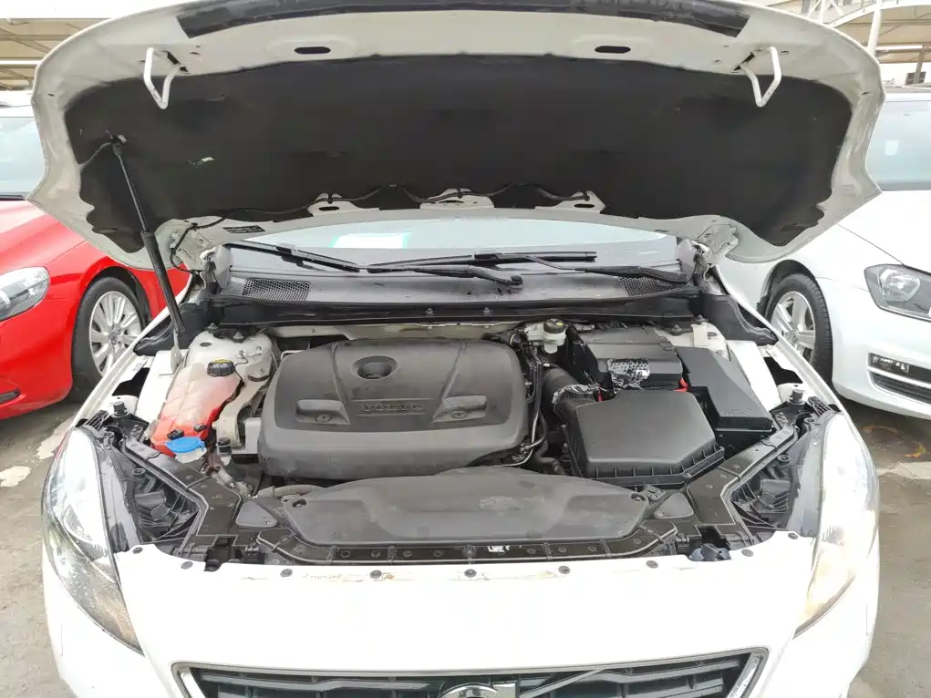 Volvo V40 2015 — фото 16