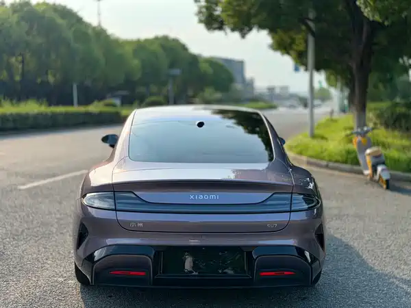 Xiaomi SU7 2024