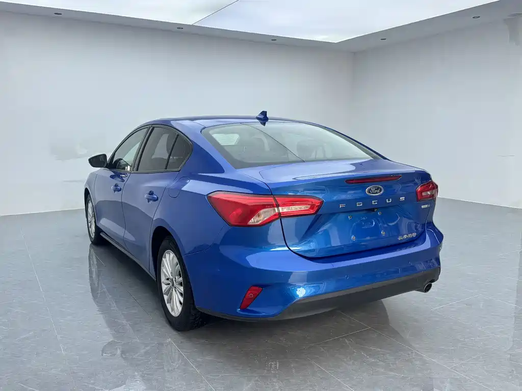 Ford Focus 2018 — фото 8