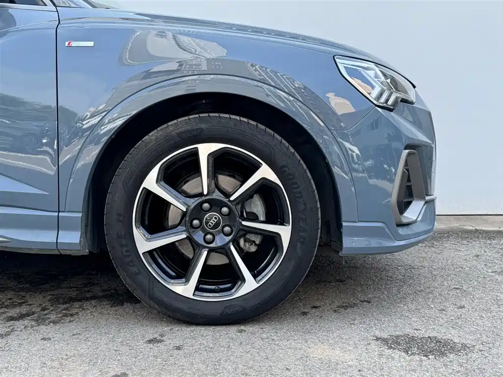 Audi Q3 Sportback 2023 — фото 23