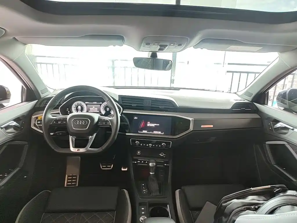 Audi Q3 Sportback 2025 — фото 10