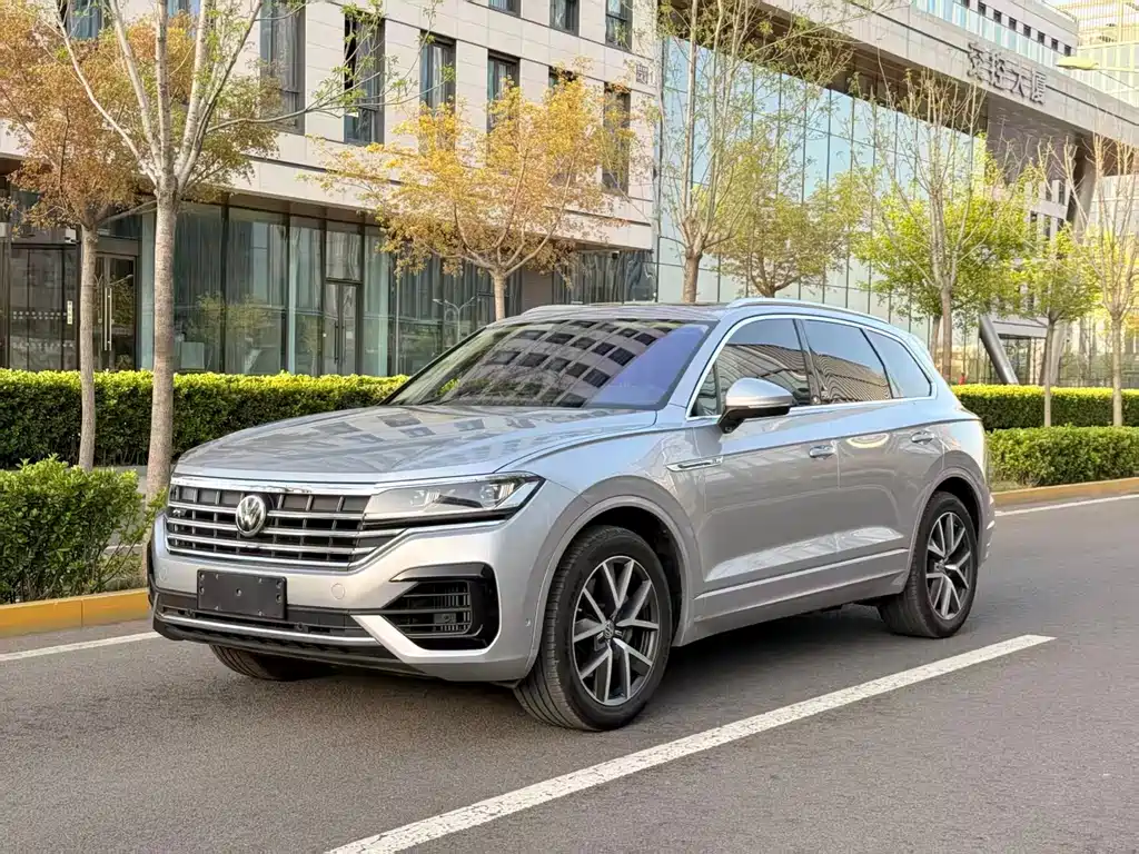 Volkswagen Touareg 2020 — фото 1