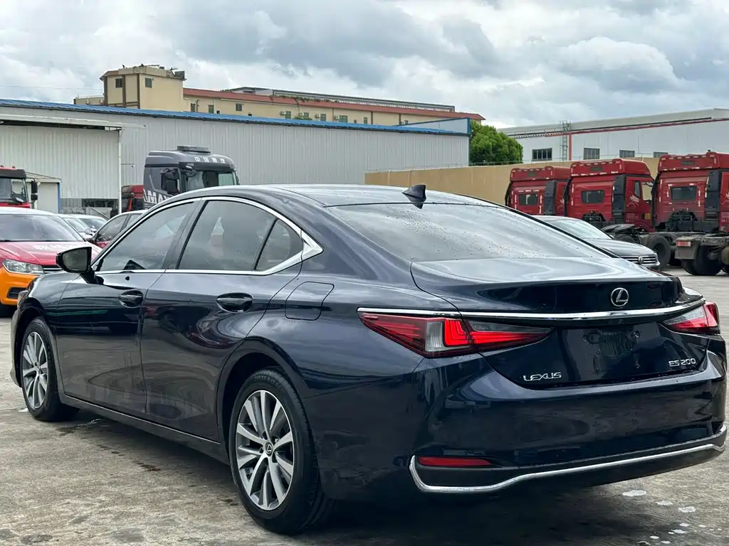 Lexus ES 2019