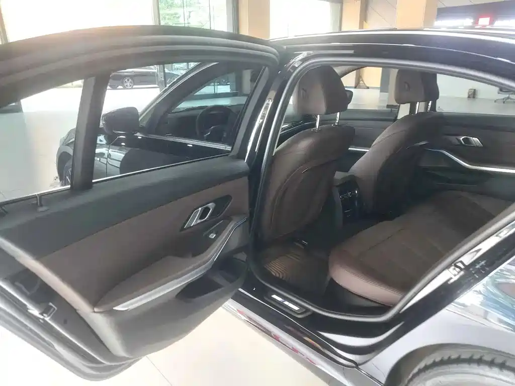 BMW 3 Series 2023