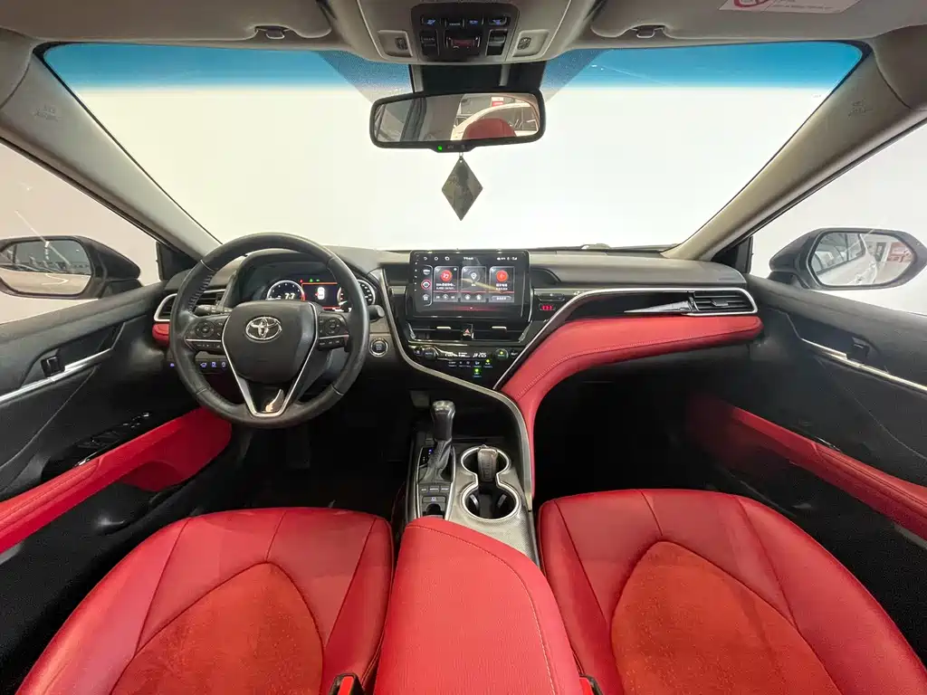 Toyota Camry 2023 — фото 19