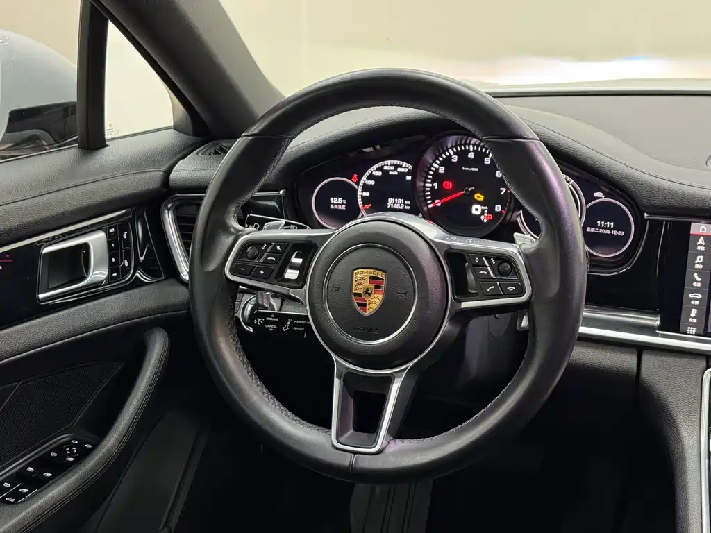 Porsche Panamera 2018 — фото 21