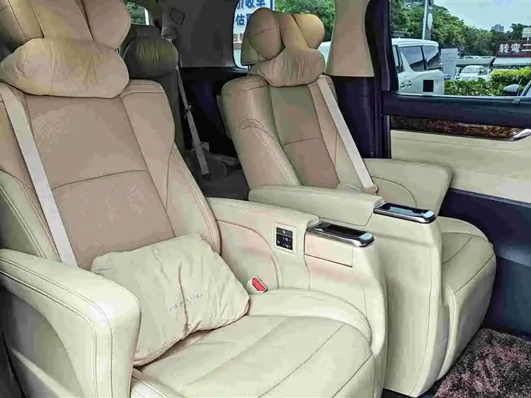 Toyota Alphard 2023 — фото 7