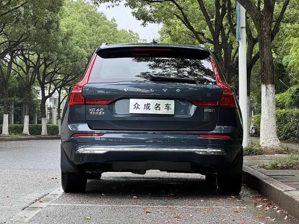 Volvo XC60 2022 — фото 4
