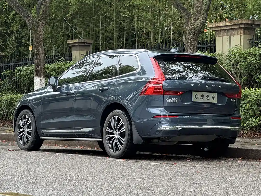 Volvo XC60 2022 — фото 5