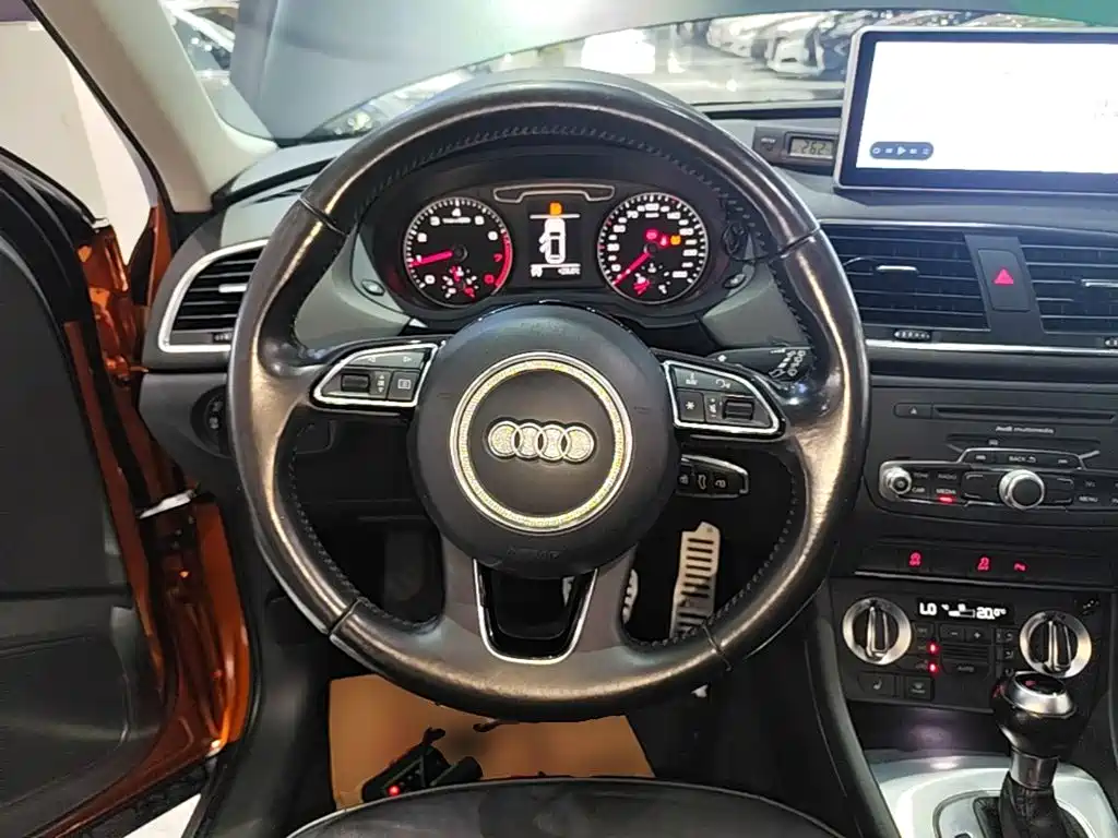 Audi Q3 2014 — фото 11