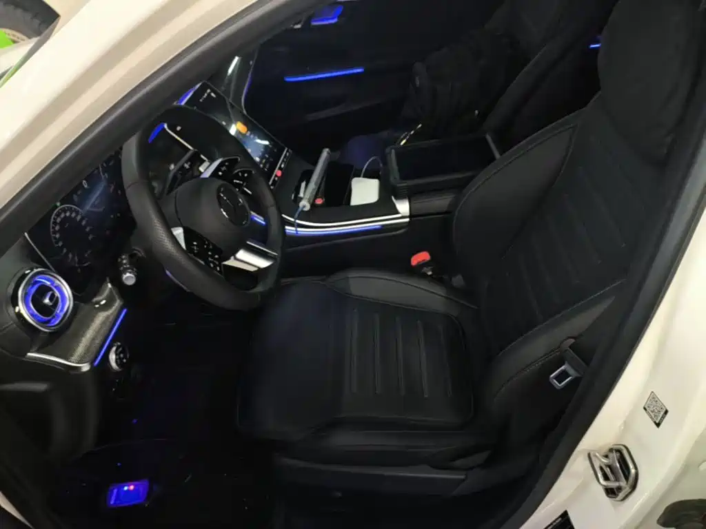 Mercedes-Benz C-Class 2025 — фото 11