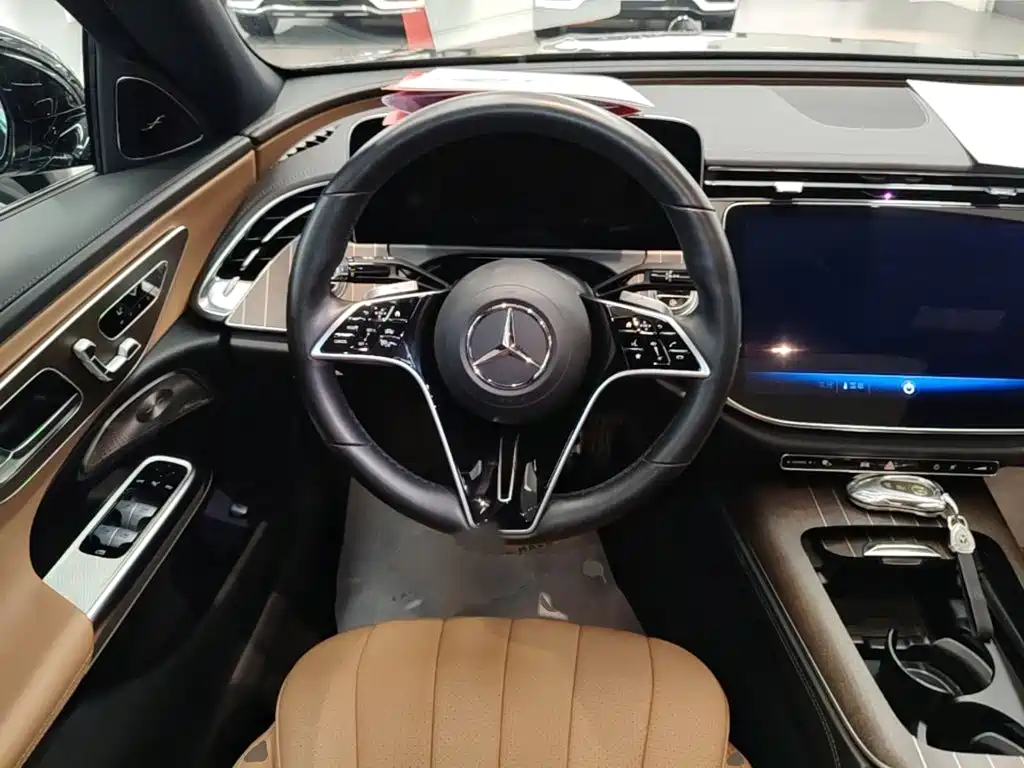 Mercedes-Benz E-Class 2024 — фото 17