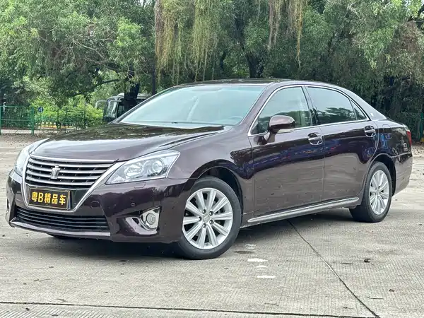 Toyota Crown 2014