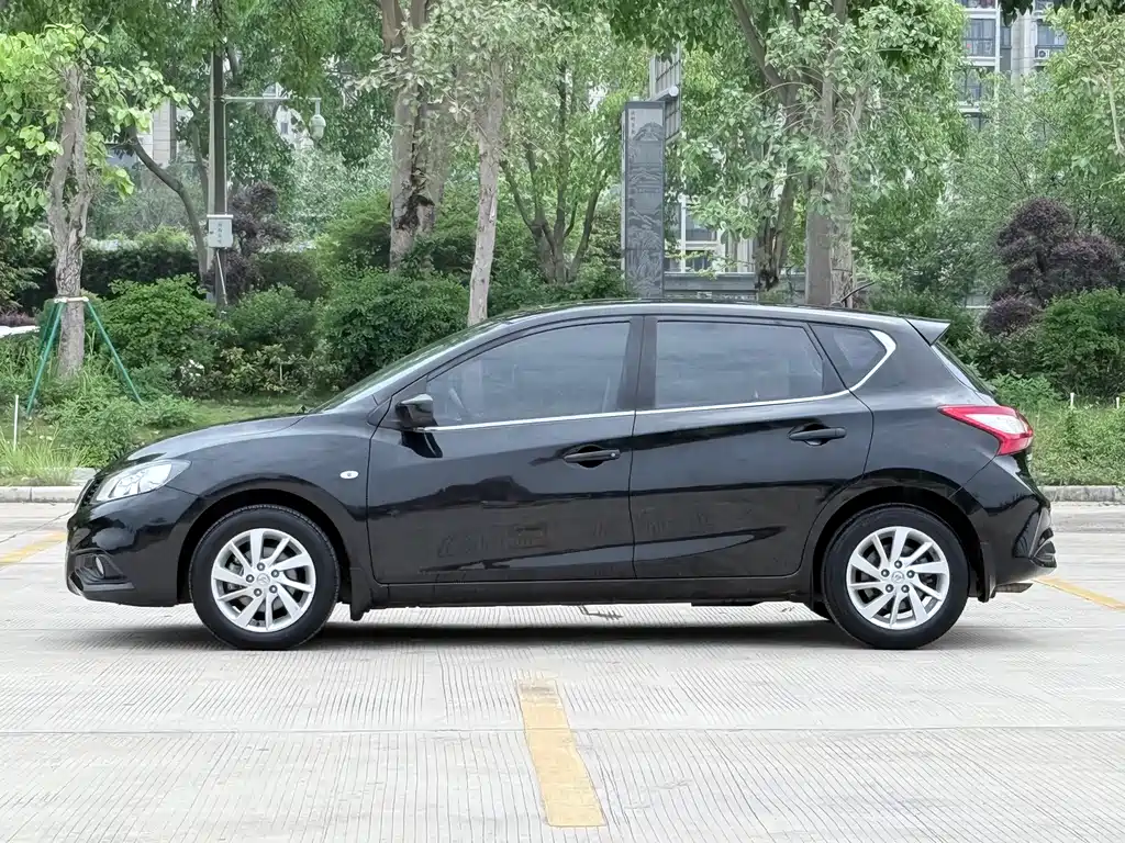 Nissan Tiida 2017 — фото 7