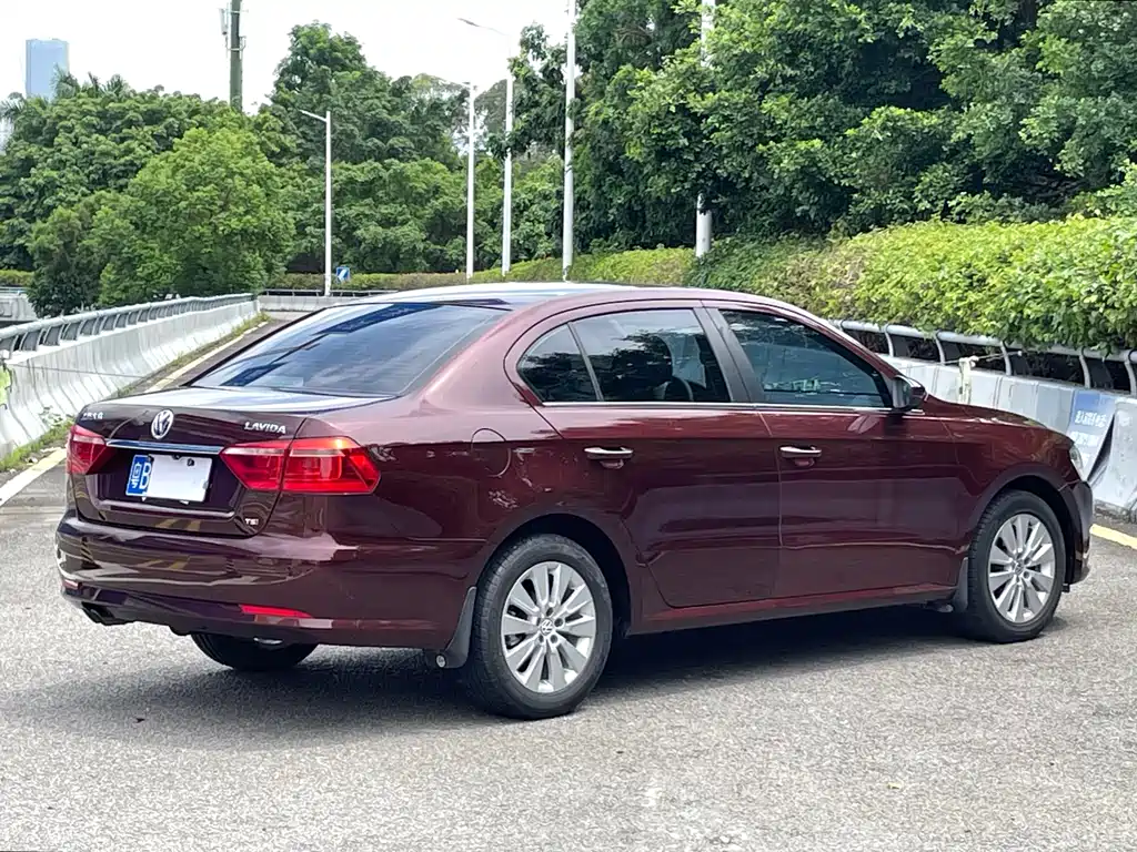 Volkswagen Lavida 2013